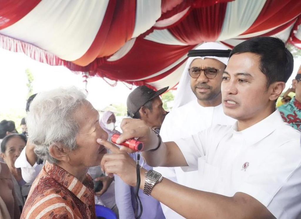 Gandeng UEA Buat Operasi Mata Gratis | Dr. Borat