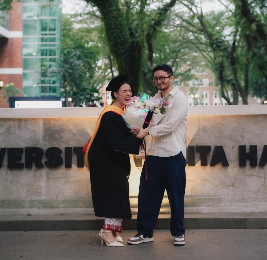 Mawar de Jongh Lulus Kuliah, Momen Manis Wisuda Ditemani Bryan Domani | Dr. Borat
