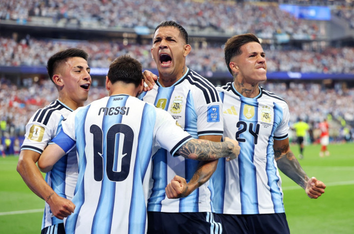 Messi Pecahkan Rekor Dunia, Albiceleste Lolos ke Fase Gugur | Dr. Borat