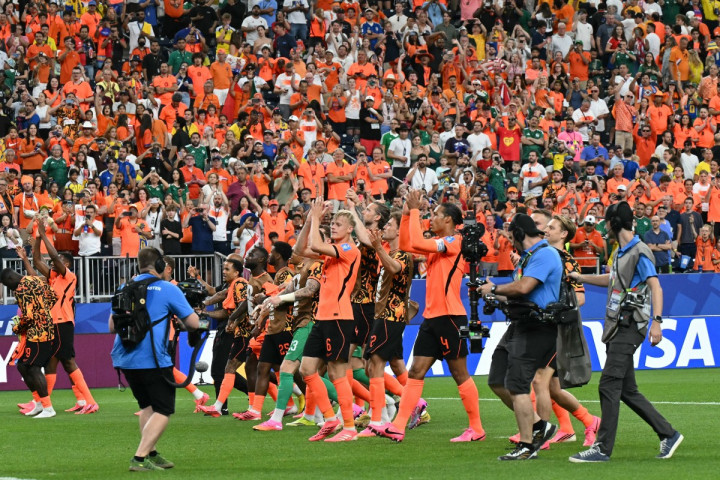 De Oranje Pesta Lima Gol ke Gawang Swedia | Dr. Borat
