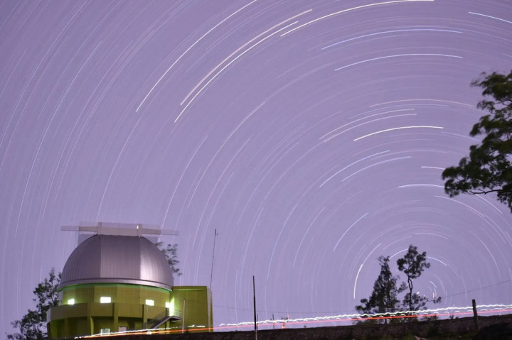 Bukan Gerakan Bintang, Foto Star Trail 10 Jam di NTT Ini Jadi Bukti Nyata Rotasi Bumi | Dr. Borat