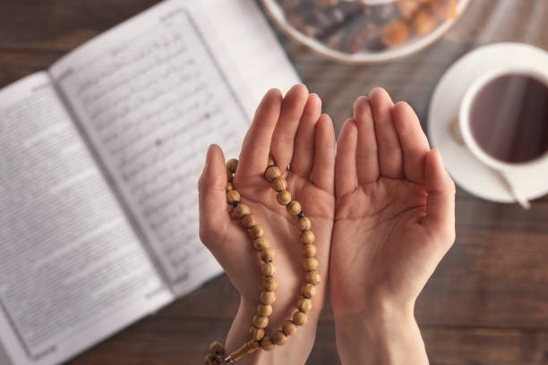 ​Bacaan Doa Akhir Tahun 1447 Hijriah Lengkap Teks Arab-Latin, Jadwal dan Faedahnya | Dr. Borat