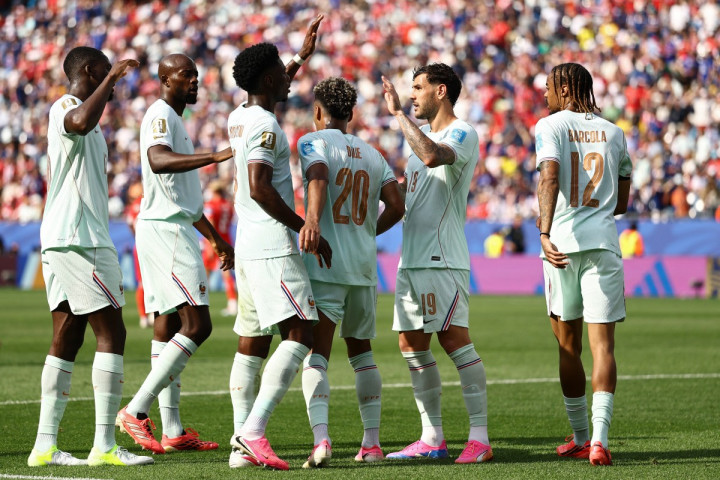Dembele Hattrick, Les Bleus Puncaki Klasemen Grup I | Dr. Borat