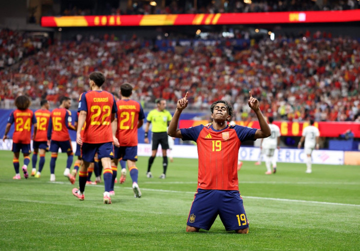 Brace Oyarzabal Bawa La Roja Unggul | Dr. Borat