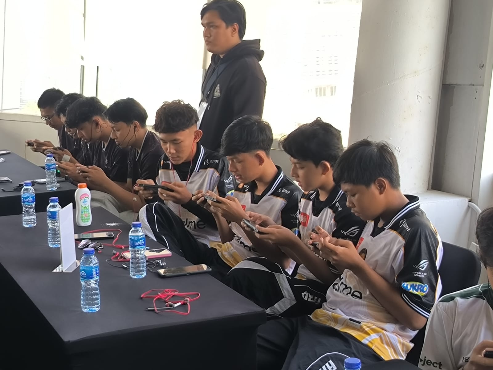 FFNS 2026 Fall Buka Jalur Tim Komunitas Menuju Panggung Esports Profesional | Dr. Borat