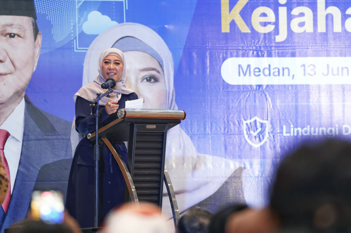 Menkomdigi Tekankan Pentingnya Literasi Digital di Kalangan Anak Muda | Dr. Borat