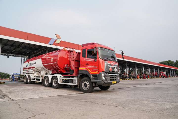 Pertamina Tingkatkan Distribusi BBM, Masyarakat Diminta Tak Panic Buying | Dr. Borat