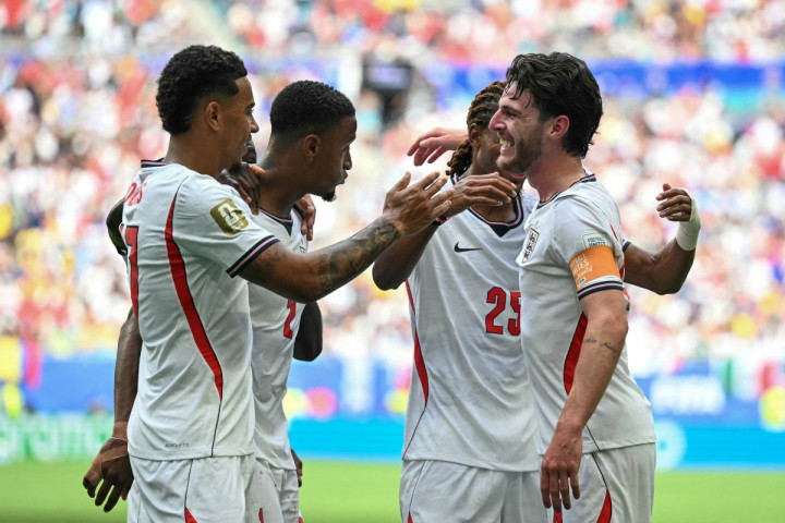 The Three Lions Mengamuk, Saka Cetak Brace | Dr. Borat