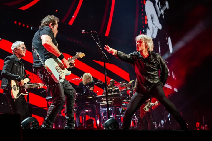 Jon Bon Jovi Hentikan Konser Secara Mendadak, Ada Apa? | Dr. Borat