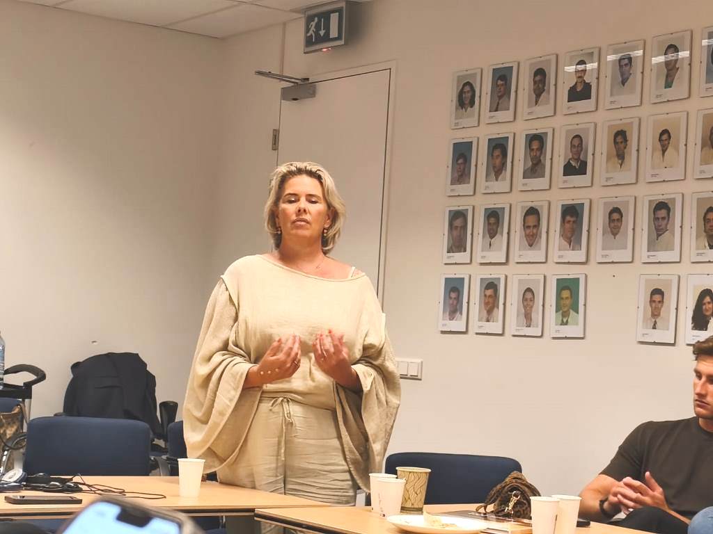 Erica van Barneveld dan Perjalanan Hidup yang Belum Usai | Dr. Borat