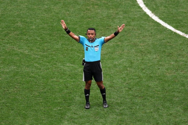 Wasit Viral Piala Dunia 2026 Kembali Beraksi! FIFA Percayakan Semifinal Prancis vs Spanyol kepada Ivan Barton | Dr. Borat