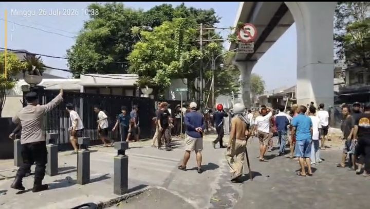 Satu Orang Tewas dalam Bentrokan di Menteng, Satu Lainnya Kritis | Dr. Borat