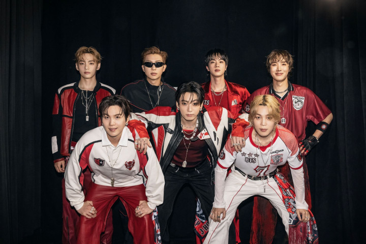BTS Guncang Final Piala Dunia 2026, Bawakan Dynamite di MetLife Stadium | Dr. Borat