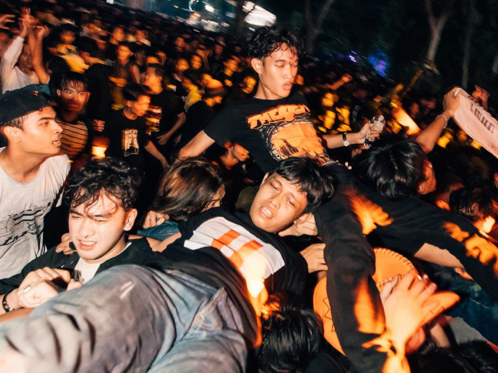 Crowd Surfing dan Moshing Kerap Picu Insiden, Begini Sikap Promotor The Sounds Project | Dr. Borat