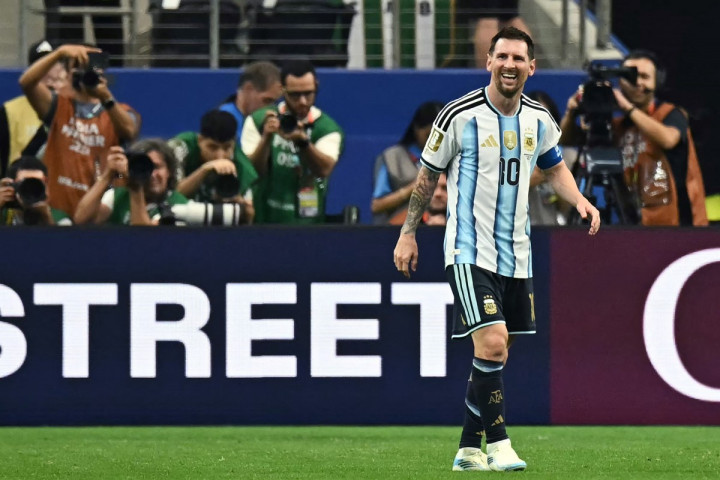 ​Ibrahimovic Minta Pemain Argentina Bantu Messi | Dr. Borat