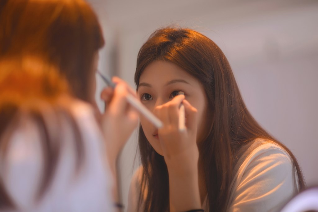 Wajah Mulus Sempurna! Yuk, Kenalan Sama Complexion Makeup | Dr. Borat