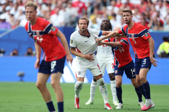 Sama-sama Tumpul, Norwegia dan Inggris Berlanjut ke Extra Time | Dr. Borat