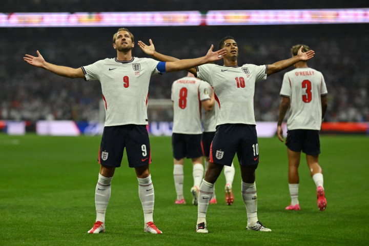 Brace Bellingham Bawa Three Lions Unggul | Dr. Borat