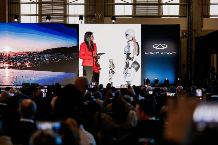 ​Kolaborasi Nyata Manusia dan Robot Ciptakan Sinergi Cerdas di Afrika Selatan | Dr. Borat